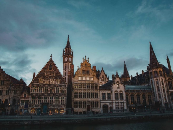 Hoe beïnvloedt de locatie de waarde van een woning?