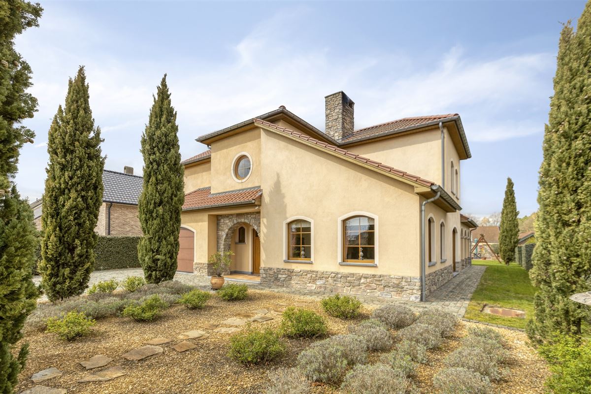 TE KOOP: Toscaanse villa met 3 slaapkamers te Heusden-Zolder!