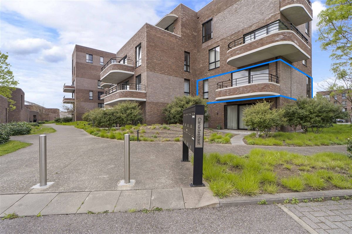 TE KOOP: Stijlvol appartement met zuidgericht terras én kanaalzicht in Hasselt!